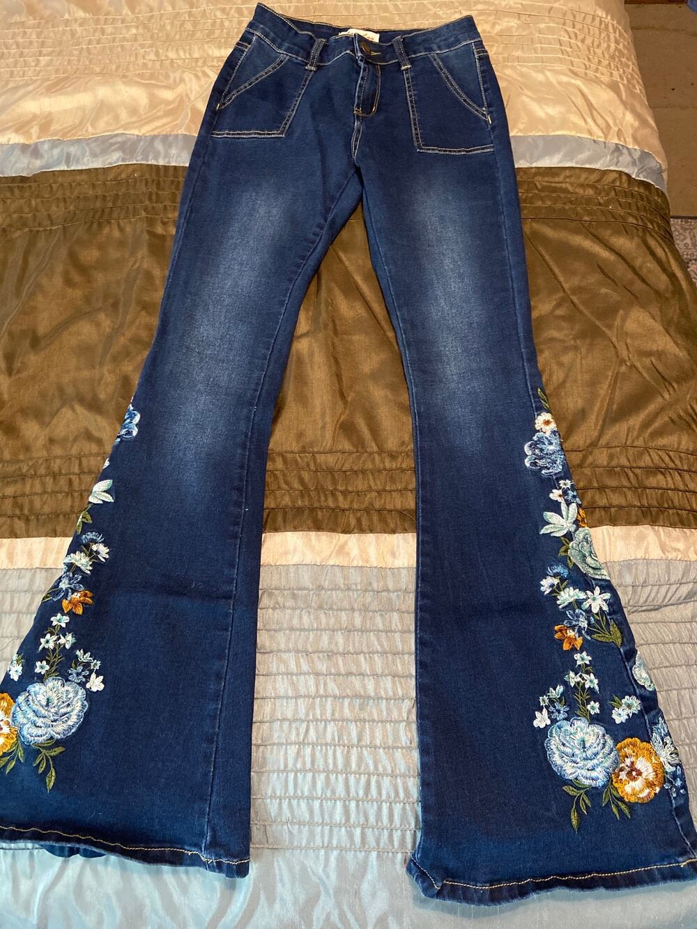 Bamboo dark wash flower embroidered flare jeans Size 1